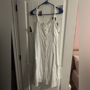 women’s gianni bini white button down midi dress with small ruffles